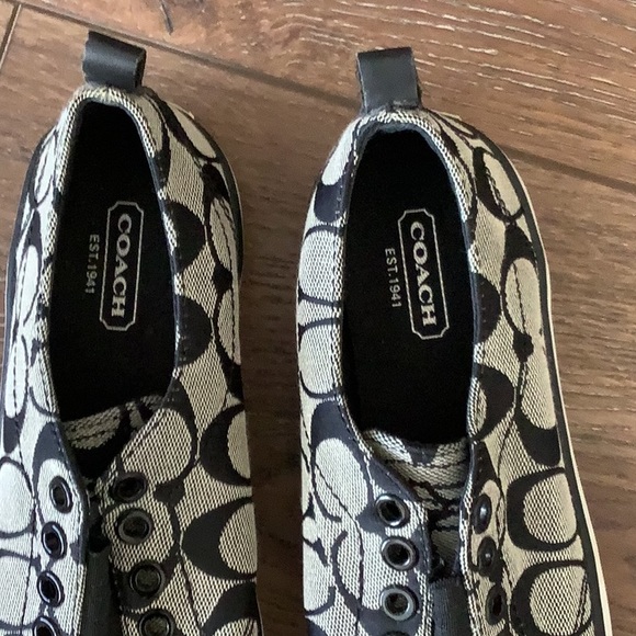 Coach Logo Tennis shoes 🖤🖤🖤Good condition - Picture 2 of 6